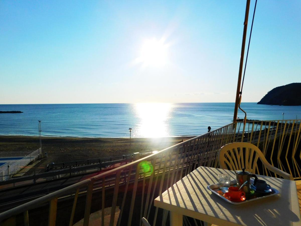 Trilocale Con Meravigliosa Vista Mare, Levanto Eksteriør billede